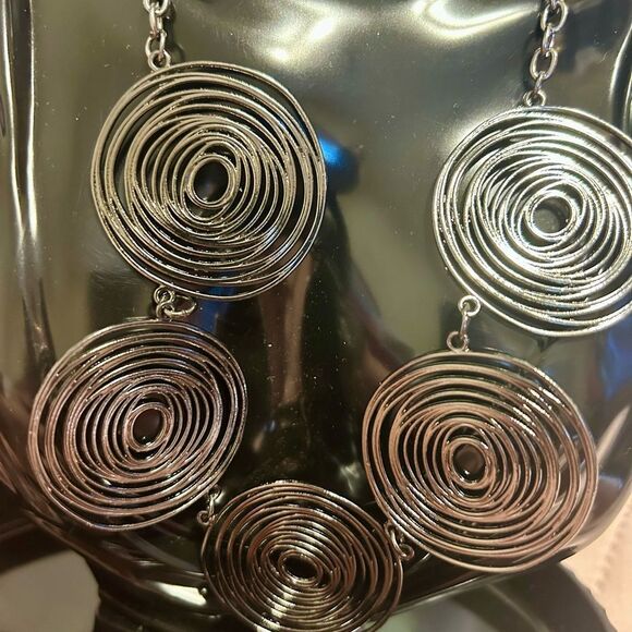 NWT Black Spiral Statement Necklace - Picture 16 of 16
